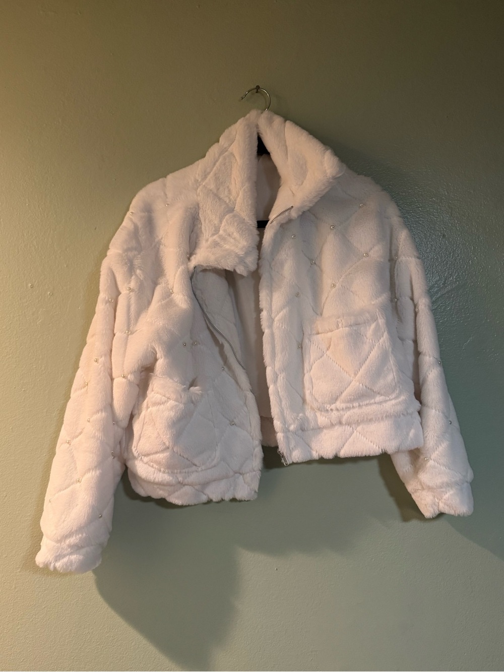 Cropped Quilted Faux Fur Teddy Jacket - White